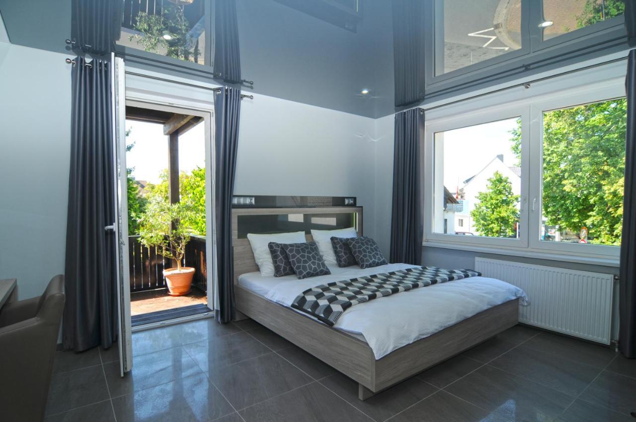 Nanis & Hotel 4*