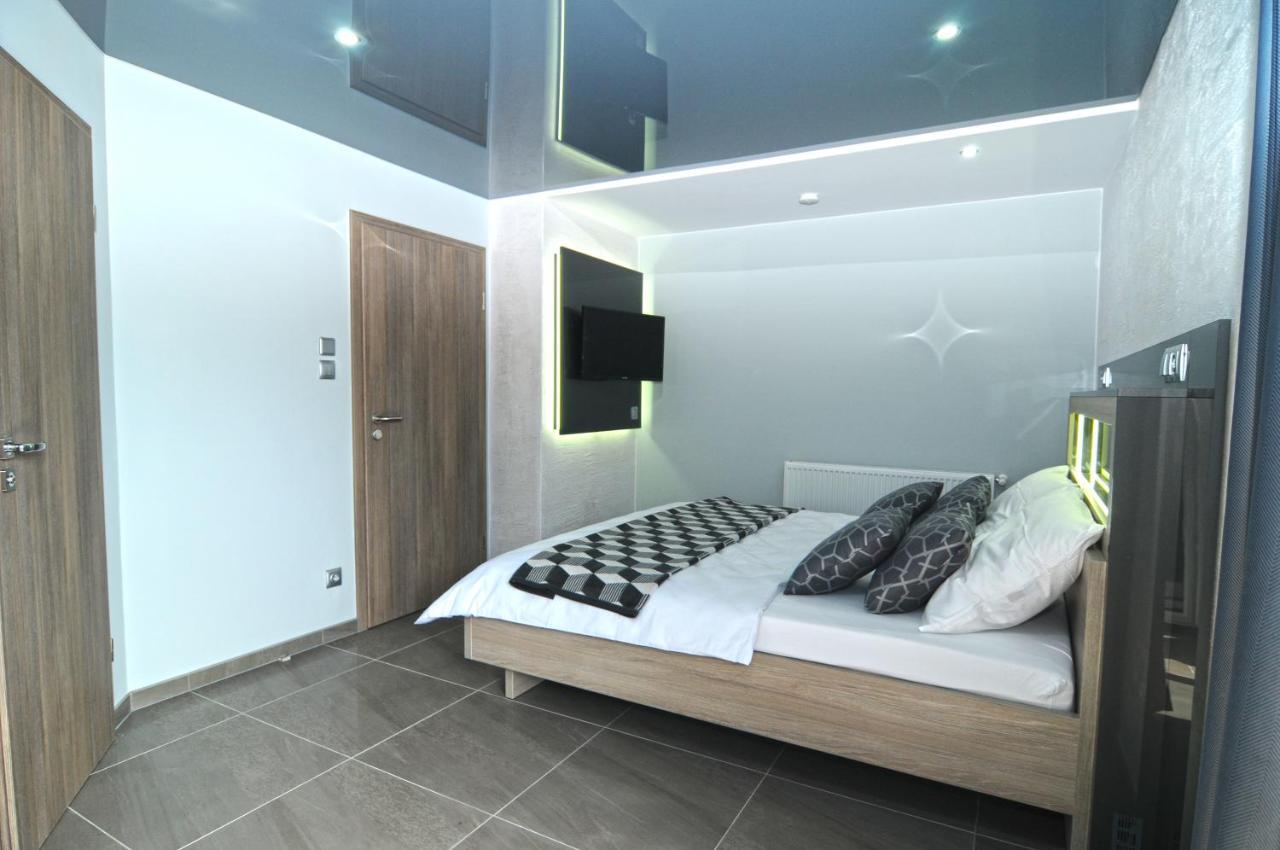 Hotel Nanis & 4*